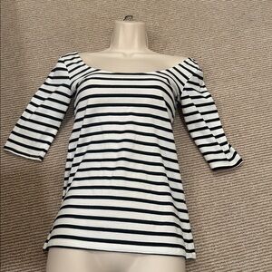 GARAGE OFF SHOULDER BLK & WHT T SIZE SP